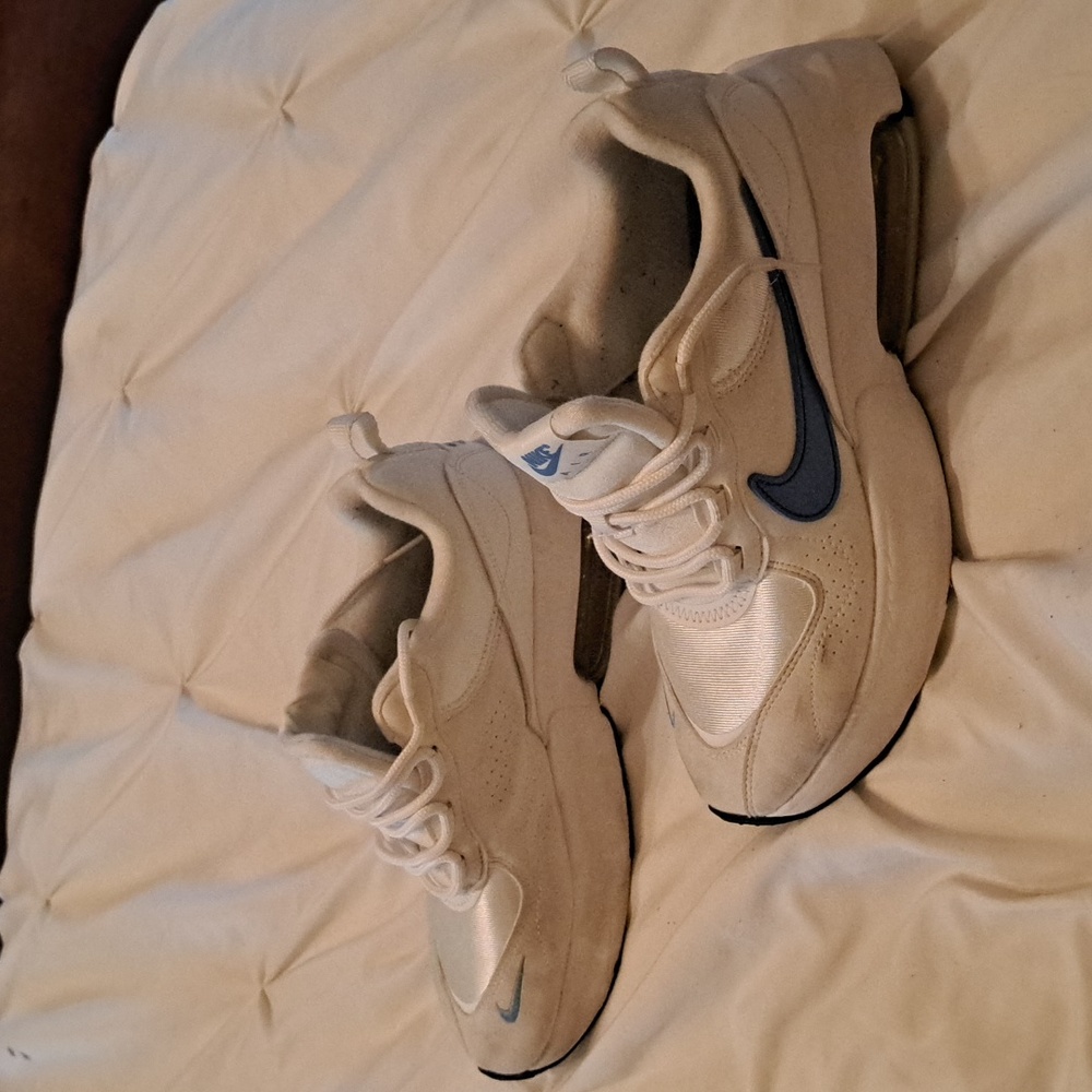 Women's Nike sneakers size 8.5